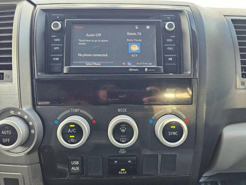 2015 Toyota Sequoia SR5