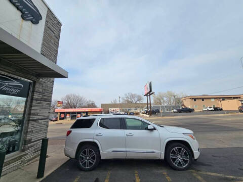 2017 GMC Acadia Denali