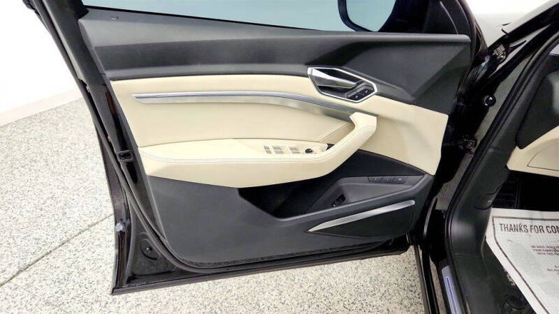 2019 Audi e-tron quattro Premium Plus