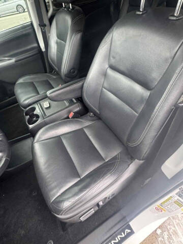 2018 Toyota Sienna SE Premium 8-Passenger