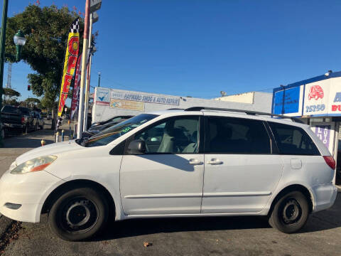 2006 Toyota Sienna LE 8 Passenger