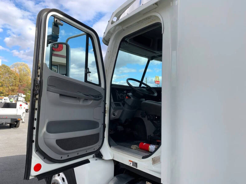 2010 Freightliner Columbia 120