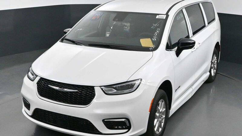 2025 Chrysler Pacifica Select