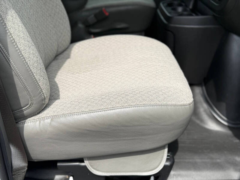 2022 Chevrolet Express 2500