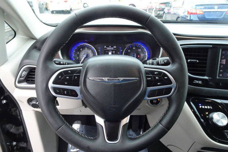 2024 Chrysler Voyager LX