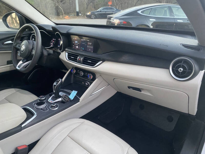 2020 Alfa Romeo Stelvio Sport