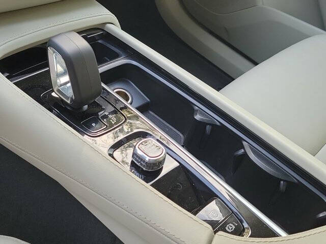 2024 Volvo XC90 B5 Core Bright Theme