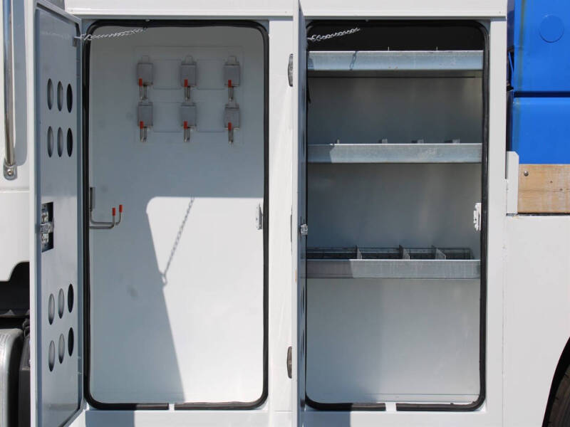 2019 Freightliner M2 106