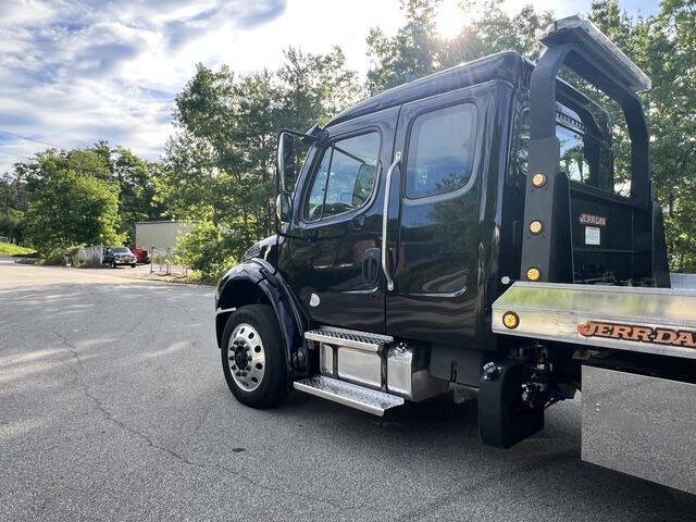 2021 Freightliner M2 106