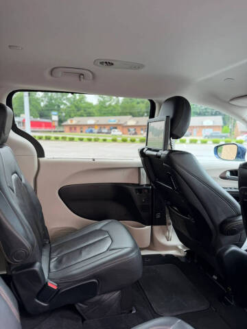 2017 Chrysler Pacifica Touring-L Plus