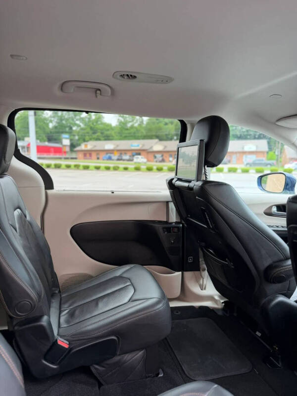 2017 Chrysler Pacifica Touring-L Plus