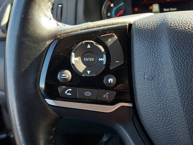 2022 Honda Pilot Touring w/Rear Captain's Chairs