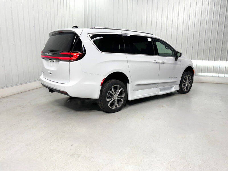 2026 Chrysler Pacifica Pinnacle