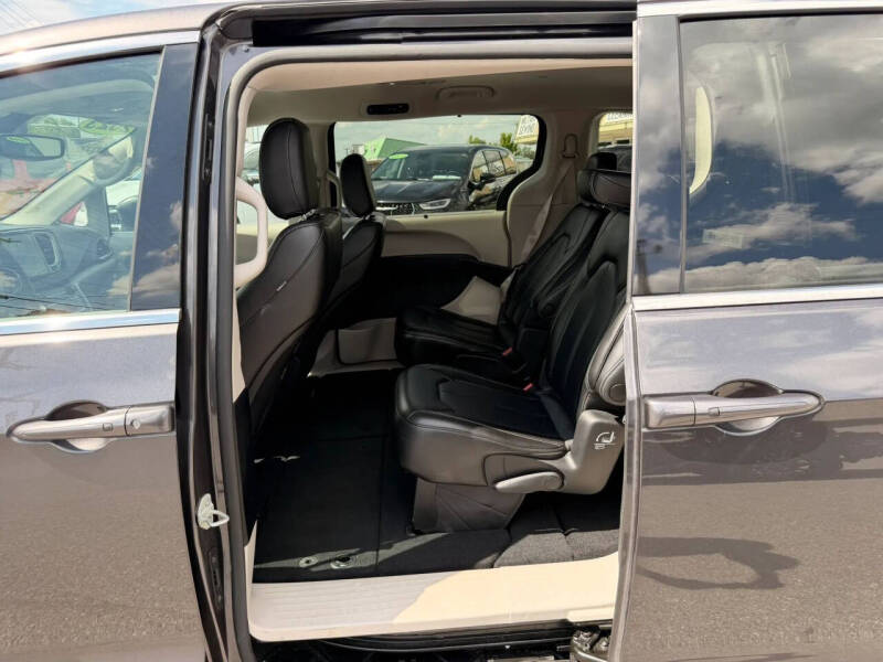 2023 Chrysler Pacifica Touring L