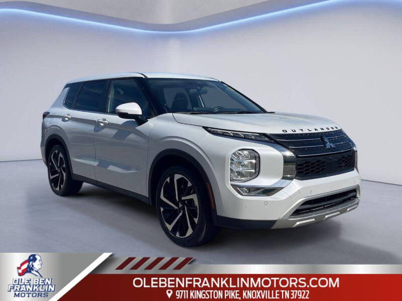 2023 Mitsubishi Outlander SE's photo