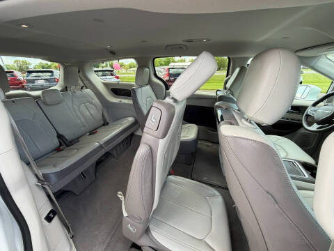 2017 Chrysler Pacifica Touring-L Plus