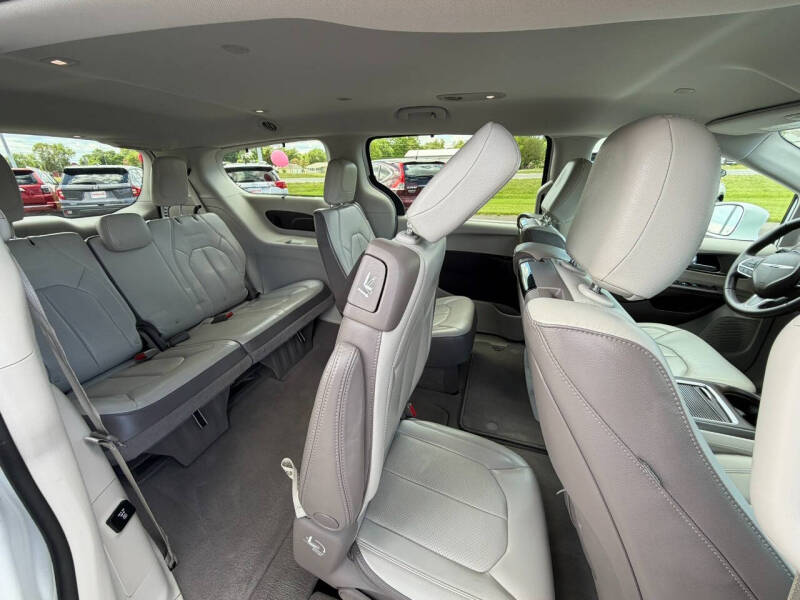 2017 Chrysler Pacifica Touring-L Plus