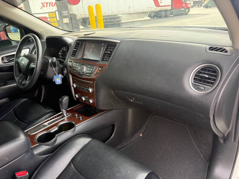 2017 Nissan Pathfinder Platinum