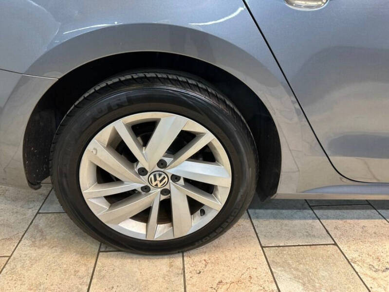 2018 Volkswagen Passat 2.0T SE