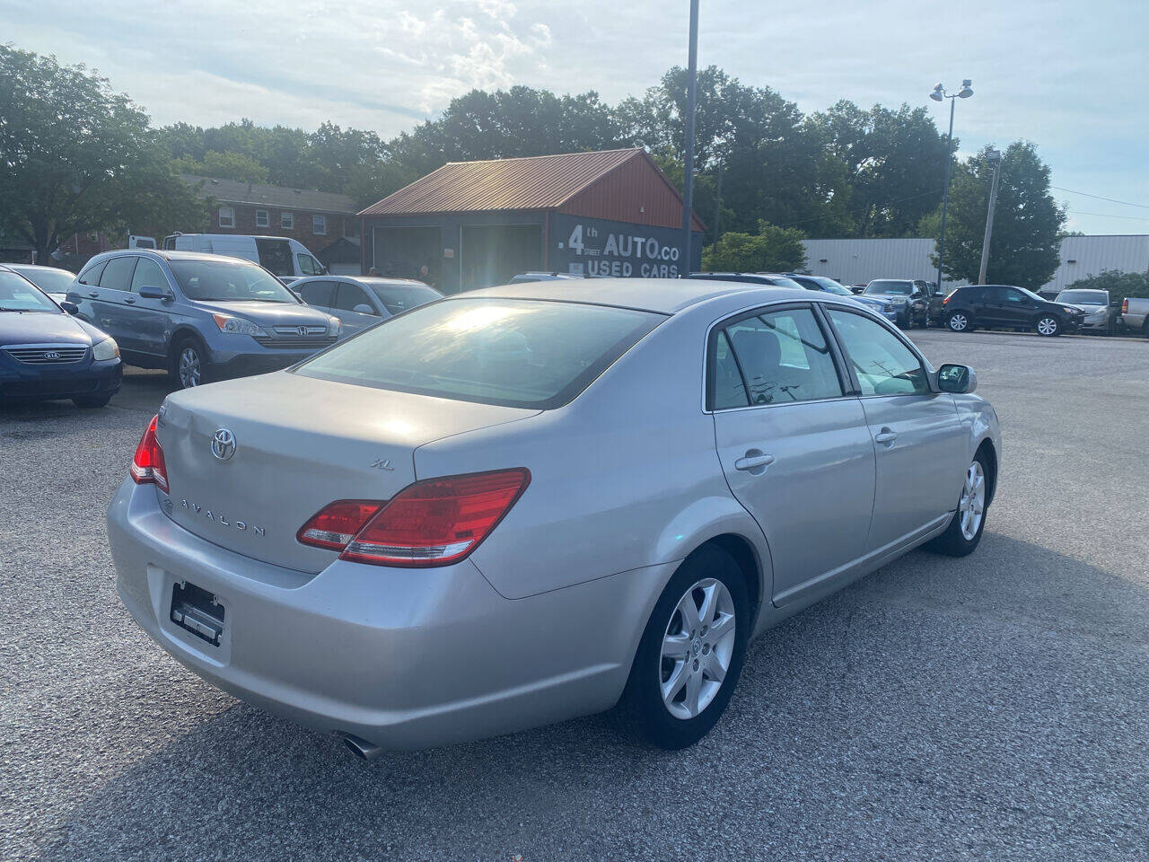 2005 Toyota Avalon XL photo