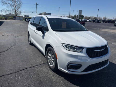 2026 Chrysler Pacifica Select