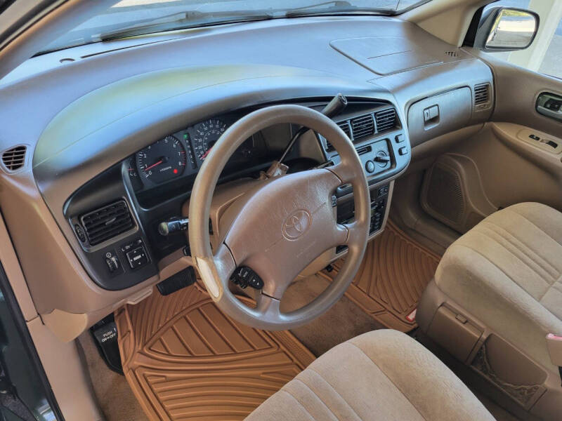 2000 Toyota Sienna LE