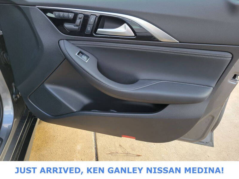 2018 Infiniti QX30 Premium