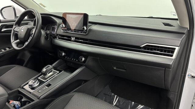 2023 Mitsubishi Outlander ES