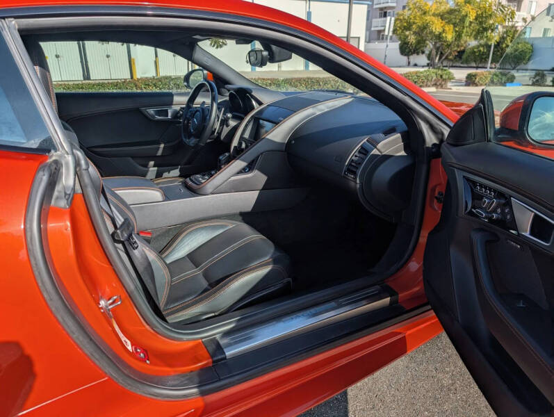 2016 Jaguar F-TYPE R