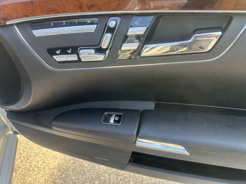 2009 Mercedes-Benz S-Class S 550 4MATIC