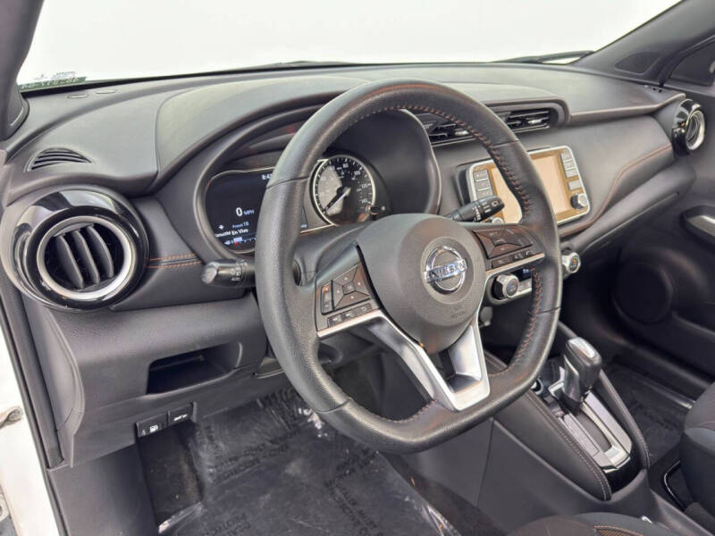 2020 Nissan Kicks SR