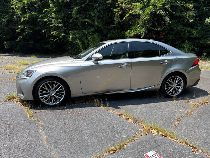 2017 Lexus IS 200t photo 2