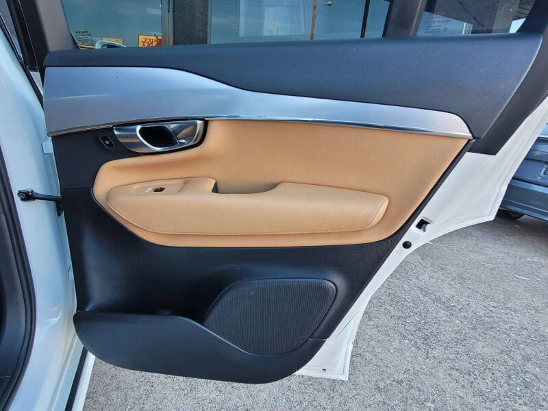 2018 Volvo XC90 T6 Momentum