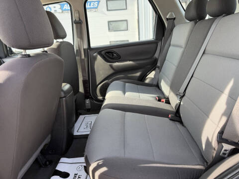 2005 Ford Escape XLS