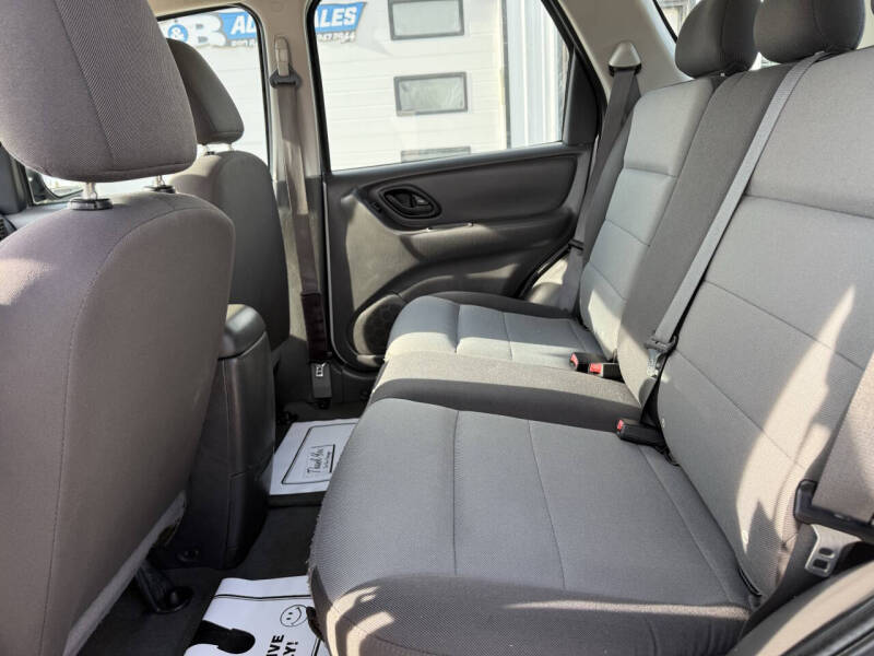 2005 Ford Escape XLS