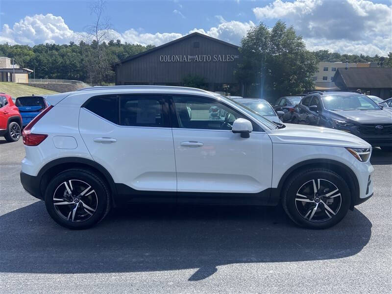 2025 Volvo XC40 B5 Core Bright Theme