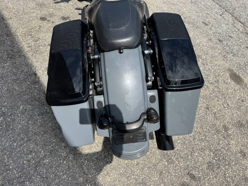 2010 Harley-Davidson FLHX -