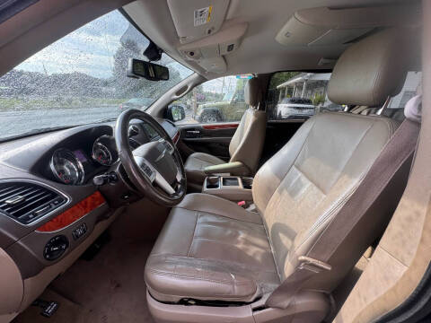 2014 Chrysler Town and Country Touring-L