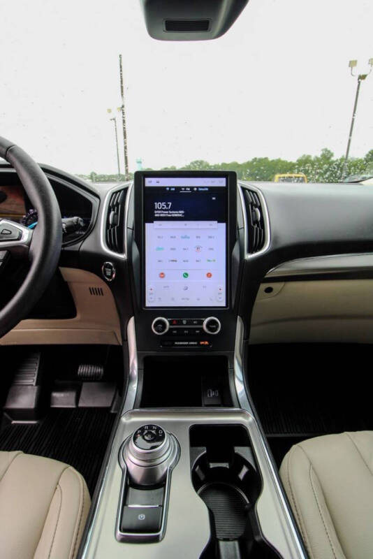 2023 Ford Edge Titanium