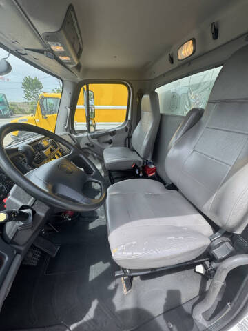 2022 Freightliner M2 106