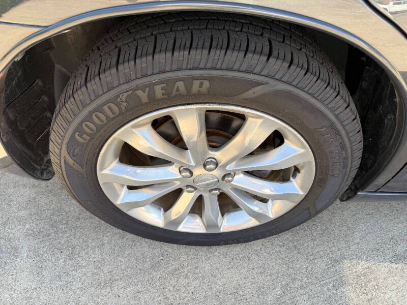 2019 Chrysler 300 Limited - Photo 8