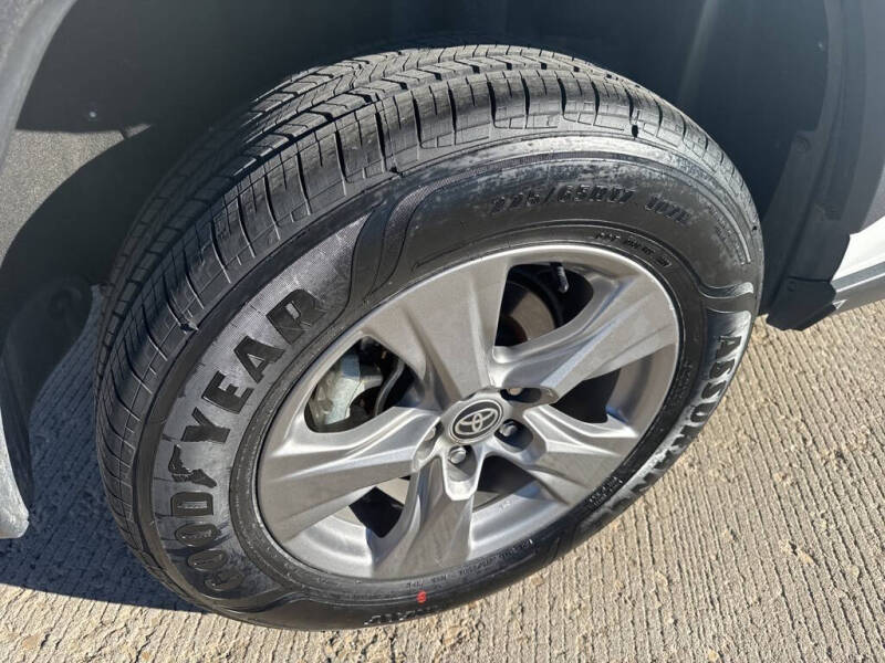 2024 Toyota RAV4 Hybrid LE