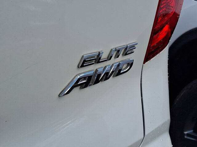 White 2016 Honda Pilot Elite AWD Elite 4dr SUV 32