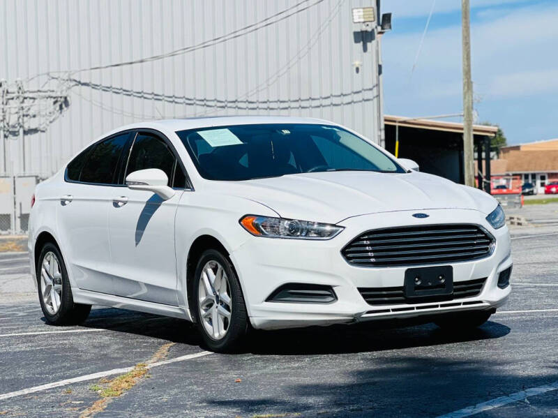 2016 Ford Fusion SE's photo