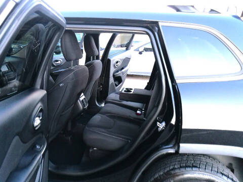 2017 Jeep Cherokee Sport