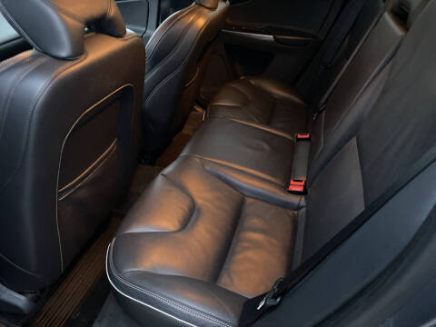 2017 Volvo XC60 T6 R-Design