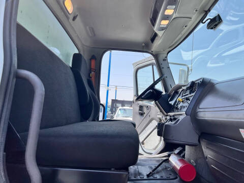 2017 Freightliner M2 106