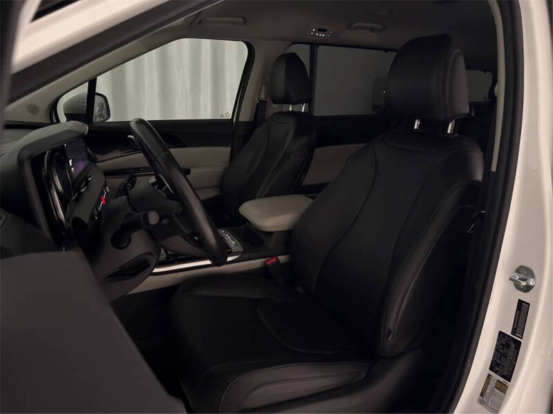 2022 Kia Carnival EX