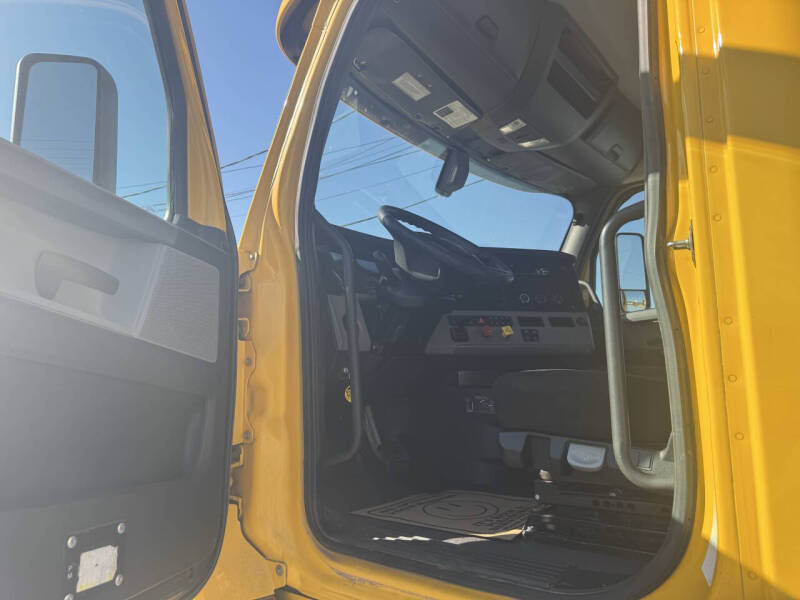 2020 Freightliner Cascadia