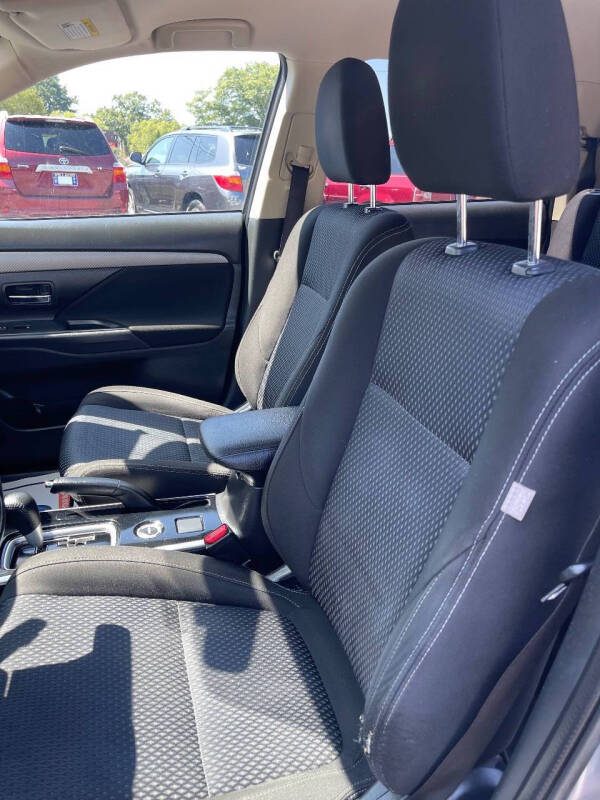 2017 Mitsubishi Outlander ES